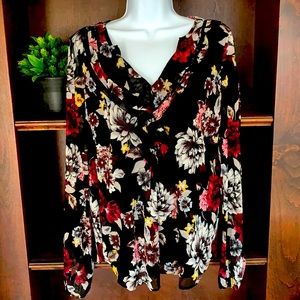 Beautiful White House Black Market Floral Blouse